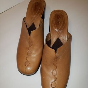 Clark clogs